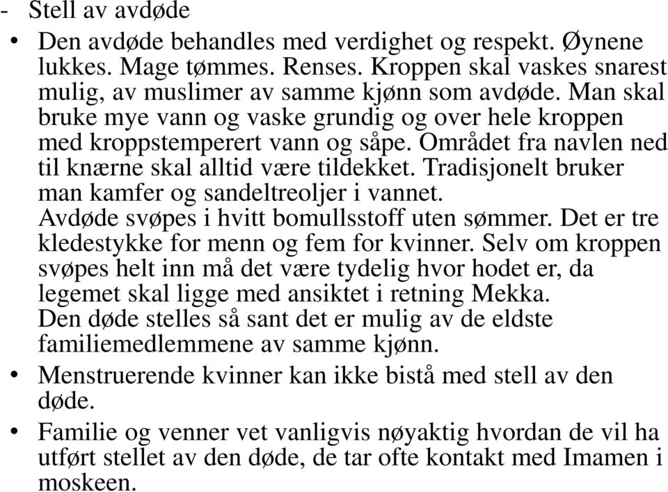 Tradisjonelt bruker man kamfer og sandeltreoljer i vannet. Avdøde svøpes i hvitt bomullsstoff uten sømmer. Det er tre kledestykke for menn og fem for kvinner.