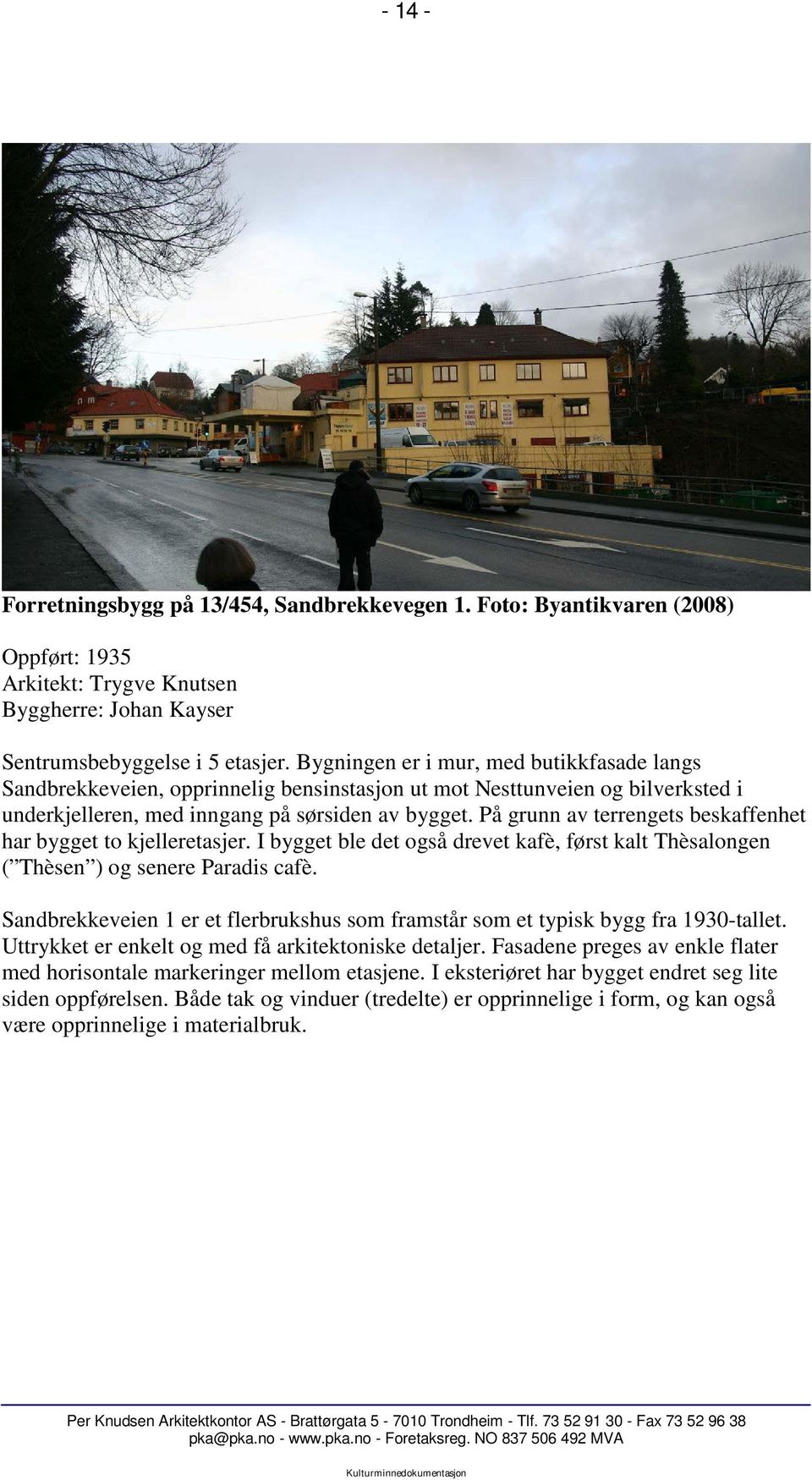 På grunn av terrengets beskaffenhet har bygget to kjelleretasjer. I bygget ble det også drevet kafè, først kalt Thèsalongen ( Thèsen ) og senere Paradis cafè.