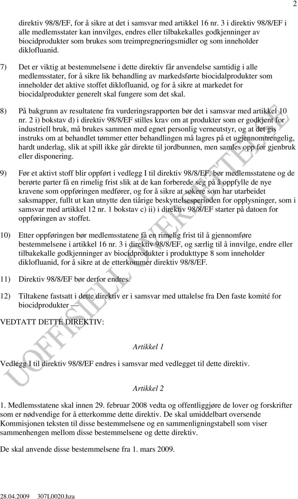 7) Det er viktig at bestemmelsene i dette direktiv får anvendelse samtidig i alle medlemsstater, for å sikre lik behandling av markedsførte biocidalprodukter som inneholder det aktive stoffet