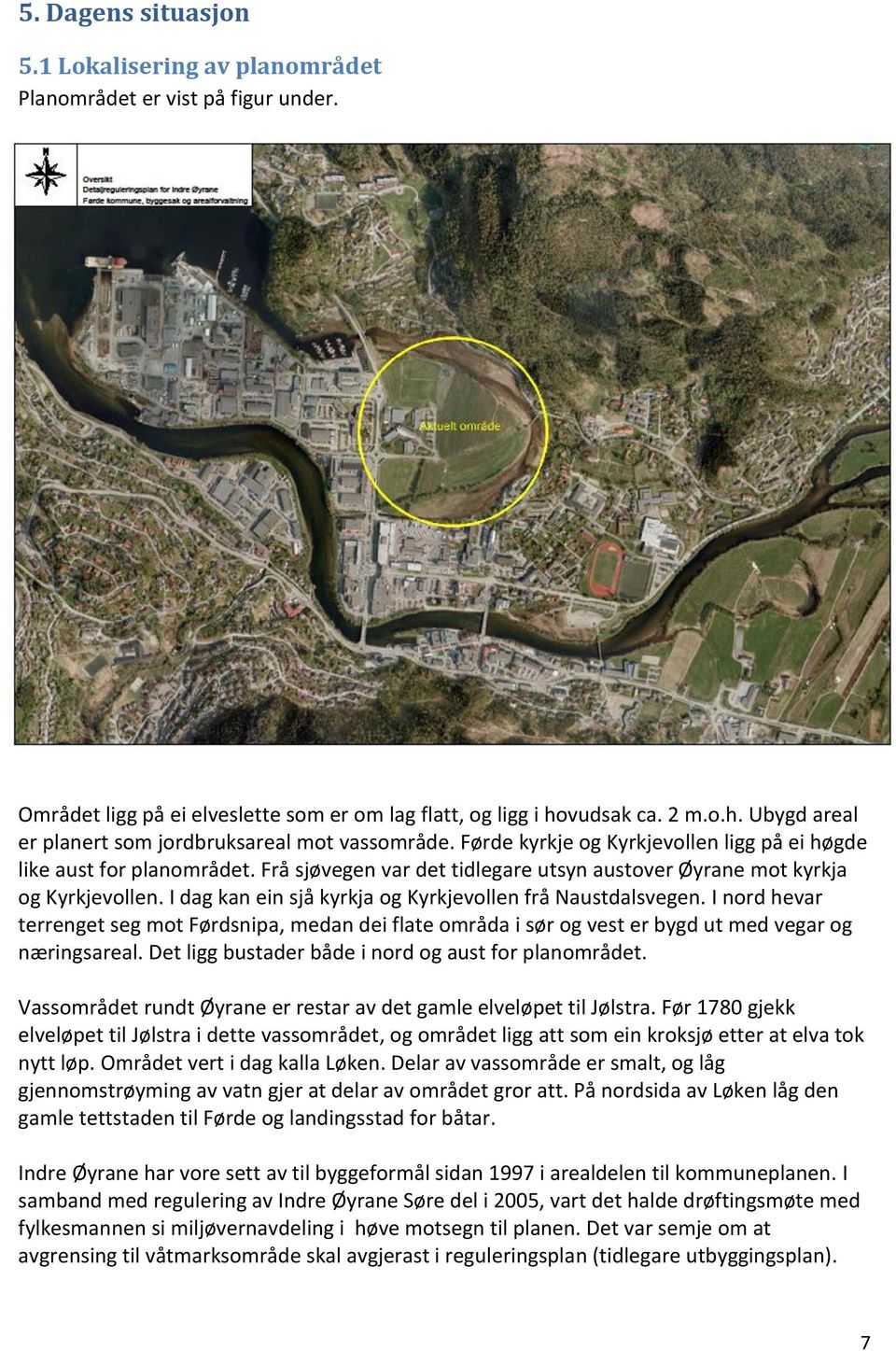 Frå sjøvegen var det tidlegare utsyn austover Øyrane mot kyrkja og Kyrkjevollen. I dag kan ein sjå kyrkja og Kyrkjevollen frå Naustdalsvegen.