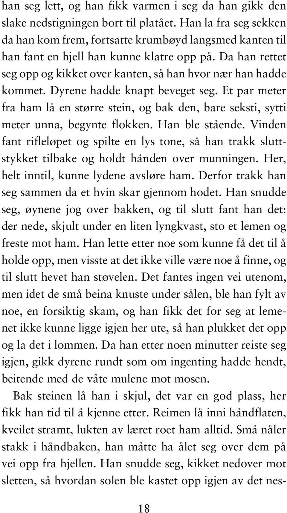 Dyrene hadde knapt beveget seg. Et par meter fra ham lå en større stein, og bak den, bare seksti, sytti meter unna, begynte flokken. Han ble stående.