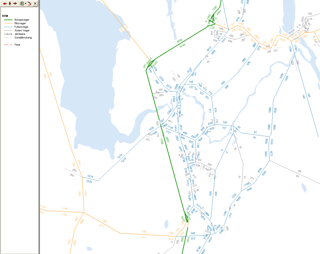 NOTAT Trafikken på E6 er sammenlignet med to snitt langs alternativ rute fv 501 og langs rv 4 ved Lygna.