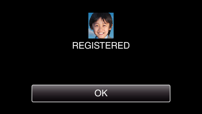 Opptak 10 Stå mot kameraet mens du smiler. 0 Når du trykker på REG. vises skjermbildet for fullført registrering. 0 Opptak starter automatisk.