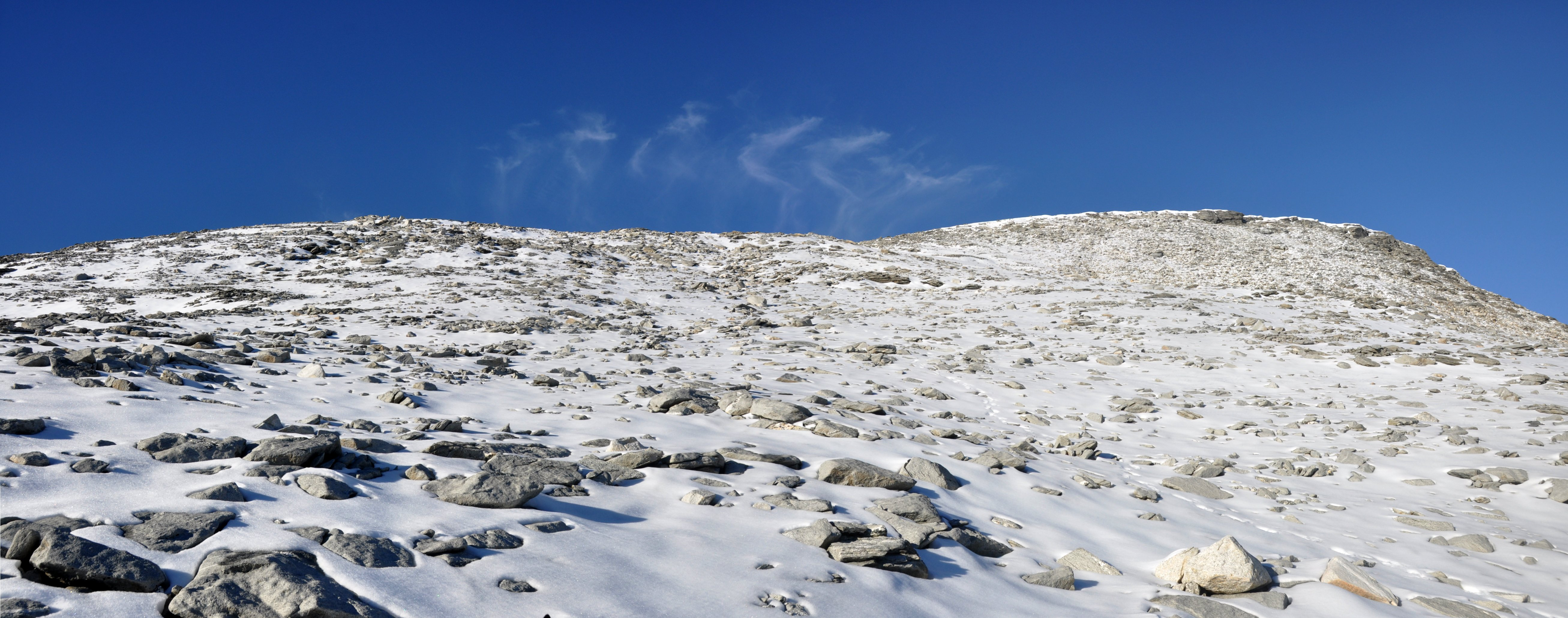 Fra Furunebba kan du gå ned igjen via Tjuvdalen til eller til Innerdalen via Grasdalen. Men vi beskriver retur samme veien som du kom opp. Retur fra Furunebba.