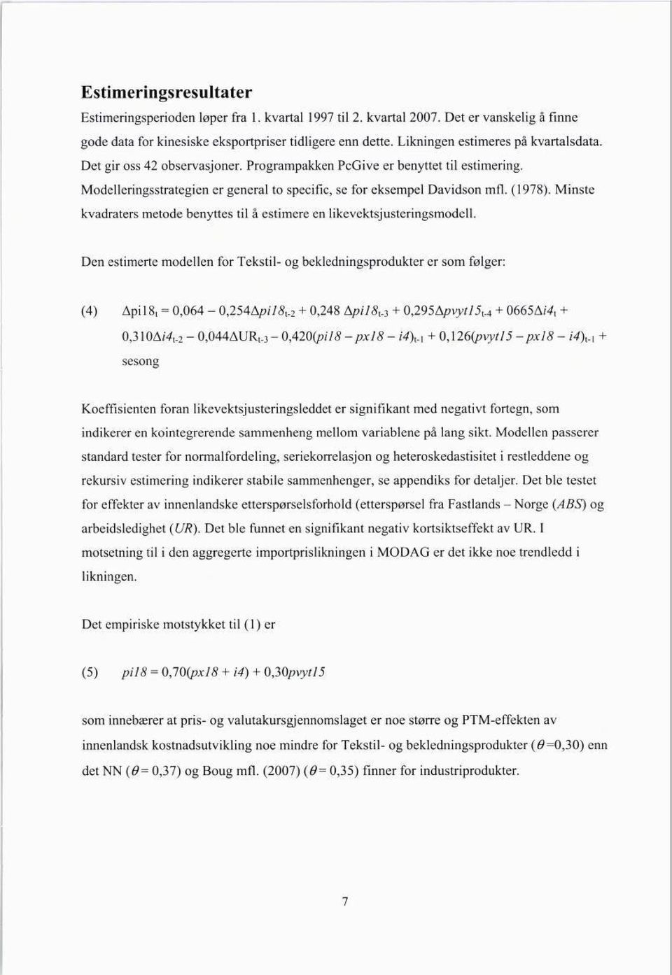 Minste kvadraters metode benyttes til å estimere en likevektsjusteringsmodell. Den estimerte modellen for Tekstil- og bekledningsprodukter er som folger: (4) Apil8t = 0,064-0,254A/?/75t.