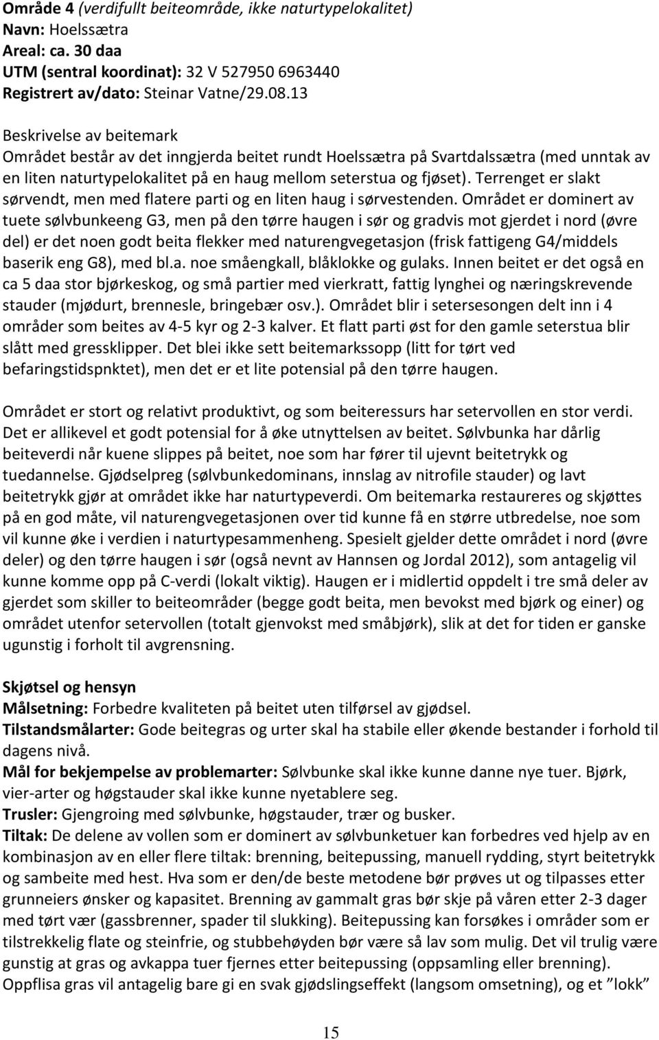 Terrenget er slakt sørvendt, men med flatere parti og en liten haug i sørvestenden.