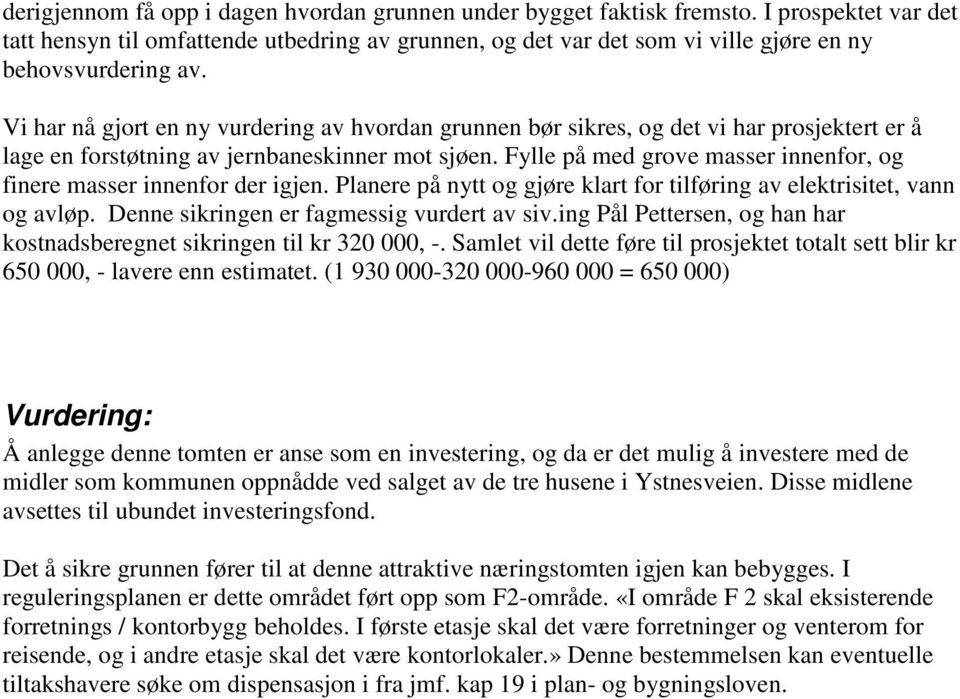 Vi har nå gjort en ny vurdering av hvordan grunnen bør sikres, og det vi har prosjektert er å lage en forstøtning av jernbaneskinner mot sjøen.