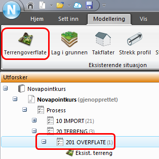 3. Da er dataene importert og neste skritt er å triangulere innmålinjene som en ny terrengoverflate. Stå på riktig sted i utforskeren slik som vist. Pek på Modellering og Terrengoverflate.