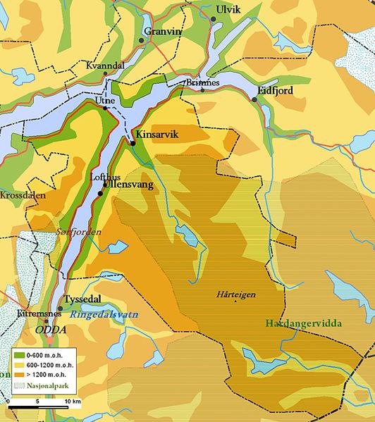 Nordre snutten av Folgefonna ligg i heradet. Mykje av vestsida av Hardangervidda utgjer størstedelen av arealet til heradet og over 80 % av arealet i Ullensvang ligg 900 meter eller meir over havet.