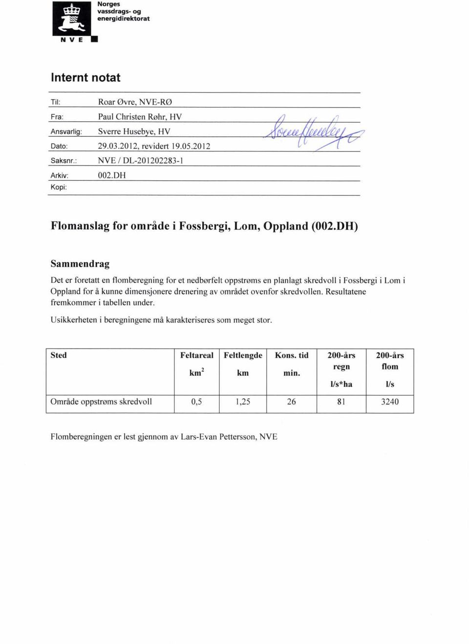 DH) Sammendrag Det er foretatt en flomberegning for et nedbørfelt oppstrøms en planlagt skredvoll i Fossbergi i Lom i Oppland for å kunne dimensjonere drenering av området ovenfor skredvollen.