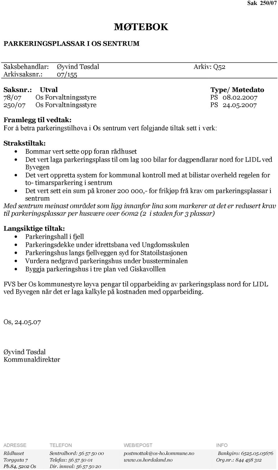 2007 Framlegg til vedtak: For å betra parkeringstilhøva i Os sentrum vert følgjande tiltak sett i verk: Strakstiltak: Bommar vert sette opp foran rådhuset Det vert laga parkeringsplass til om lag 100