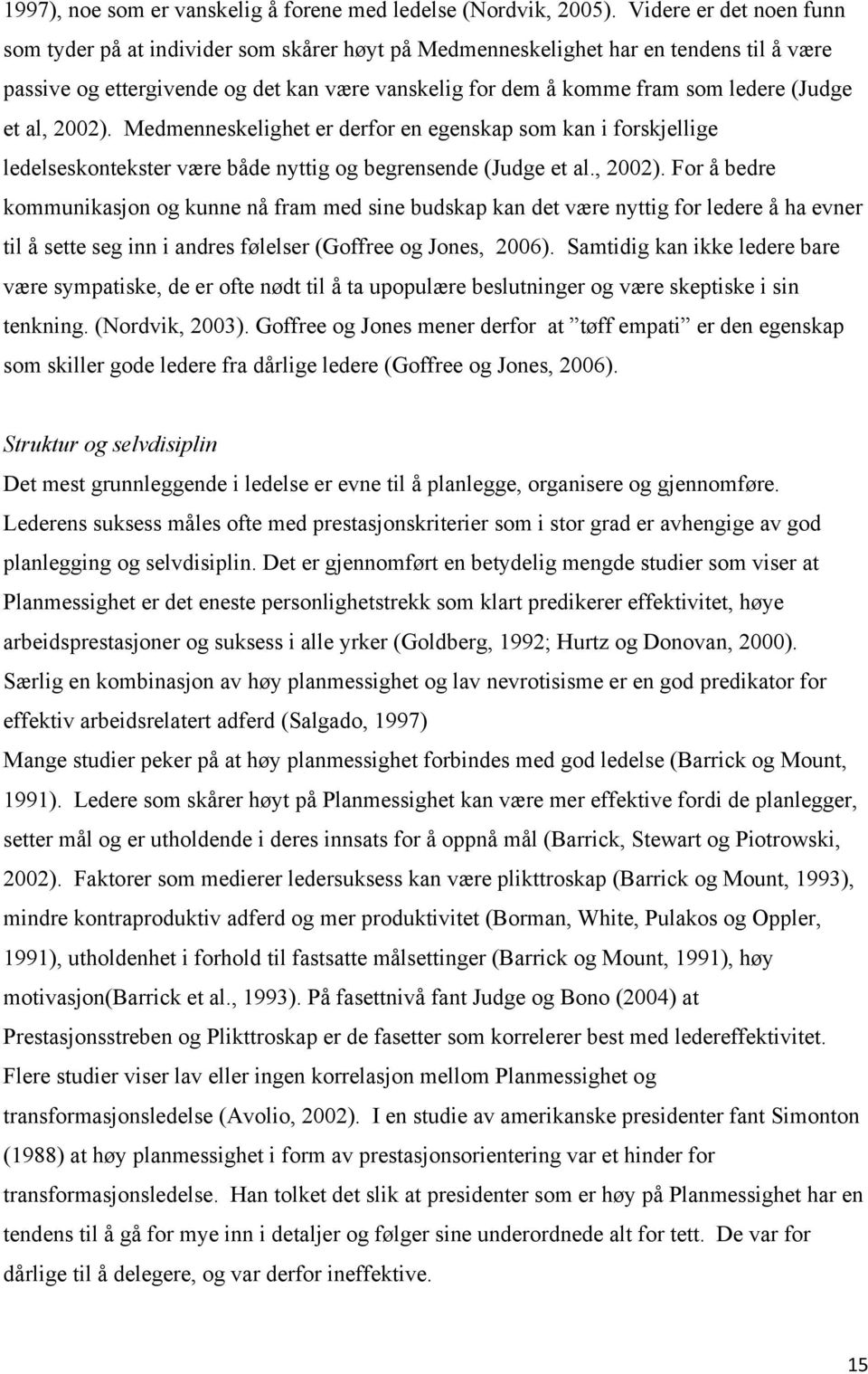 (Judge et al, 2002). Medmenneskelighet er derfor en egenskap som kan i forskjellige ledelseskontekster være både nyttig og begrensende (Judge et al., 2002). For å bedre kommunikasjon og kunne nå fram med sine budskap kan det være nyttig for ledere å ha evner til å sette seg inn i andres følelser (Goffree og Jones, 2006).