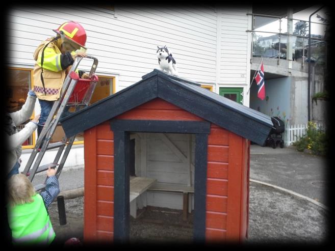 Brannvernuke Uke 38 er den Nasjonale brannvernuken, og Florvåg barnehage har derfor valgt å ha brannvern som tema denne uken.