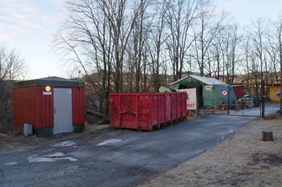 Nidelven friområde Nidelven friområde ligger i enden av teknoforbindelsen ned mot elva og består av en bratt skogkledd elveskråning med et flatt areal på toppen.