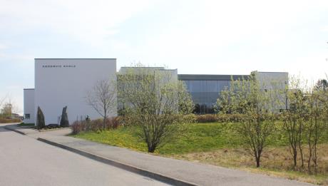 3.2.7 Kopervik skole Kopervik skole ligger på Østrem, nord for Kopervik sentrum. Skolebygget består i hovedsak av to fløyer som er satt sammen i en «L-form».
