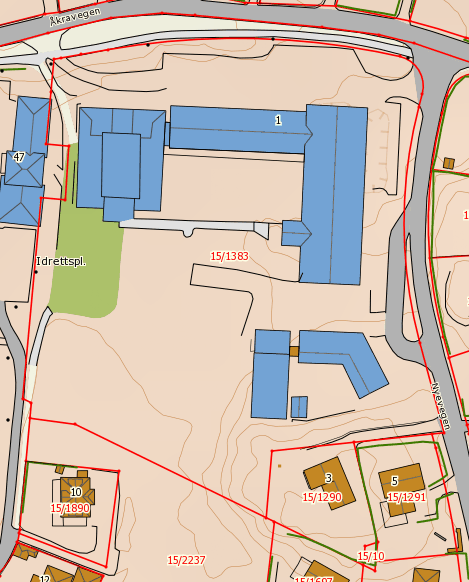 I tillegg har skolen et gymbygg og et mindre undervisningsbygg i tilknytning til gymbygget. Grovt sett kan skolebygget deles inn i 5 sammenhengende bygg/fløyer.