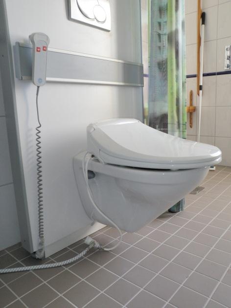 Teknologi som bidrar til å gjøre hverdagen enklere Mobilitet i hjemmet, kunne bevege seg på egenhånd Mestre hygieniske aspekter (toalettbesøk, vask/dusj, etc) Varsling ved inkontinens for skifte ved