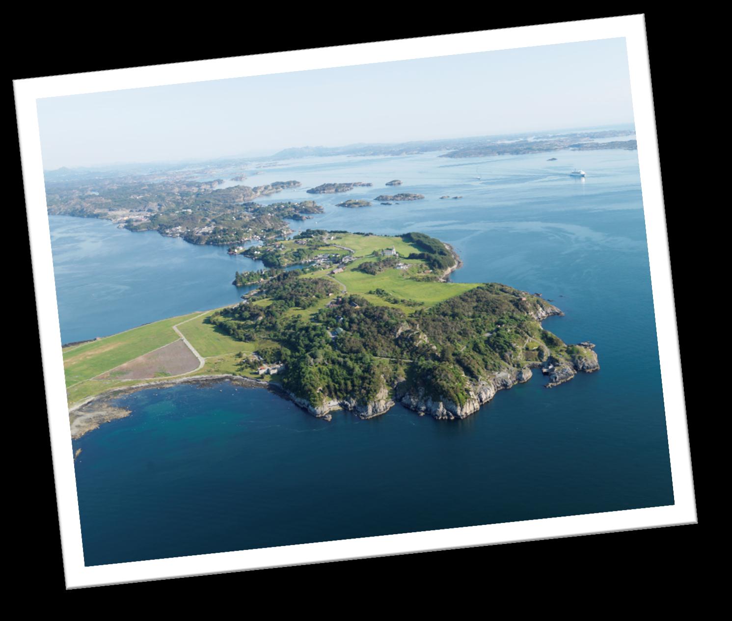 Utnyttelsen av denne varmen bygger på kjent teknologi og det er lite konfliktpotensial for å etablere sjø- og fjordvarme. Teknologien kan også brukes til kjøling.