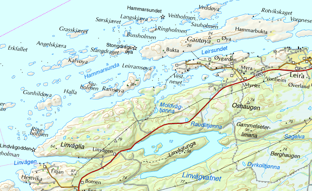 Planområdet ligger mellom Leira og Tømmervågen, mellom fylkesvei 680 i sør og sjøen i nord. Området er et småkupert furuskogområde med noen snaue koller mot sjøen.