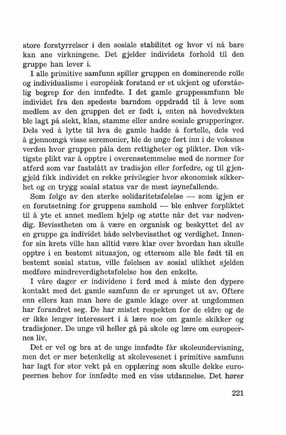 I det gamle gruppesamfunn ble individet fra den spedeste barndom oppdradd ti1 i leve som medlem av den gruppen det er fodt i, enten ni hovedvekten ble lagt pi slekt, klan, stamme eller andre sosiale