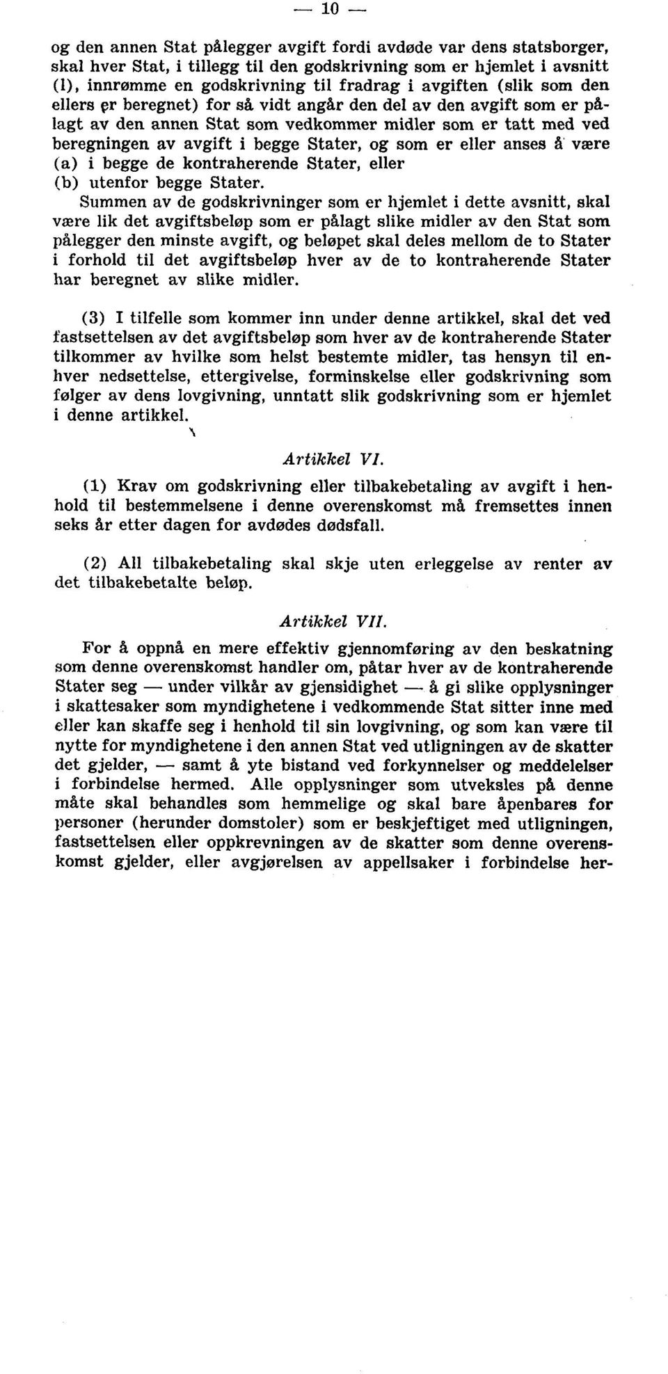 som er eller anses å være (a) i begge de kontraherende Stater, eller (b) utenfor begge Stater.