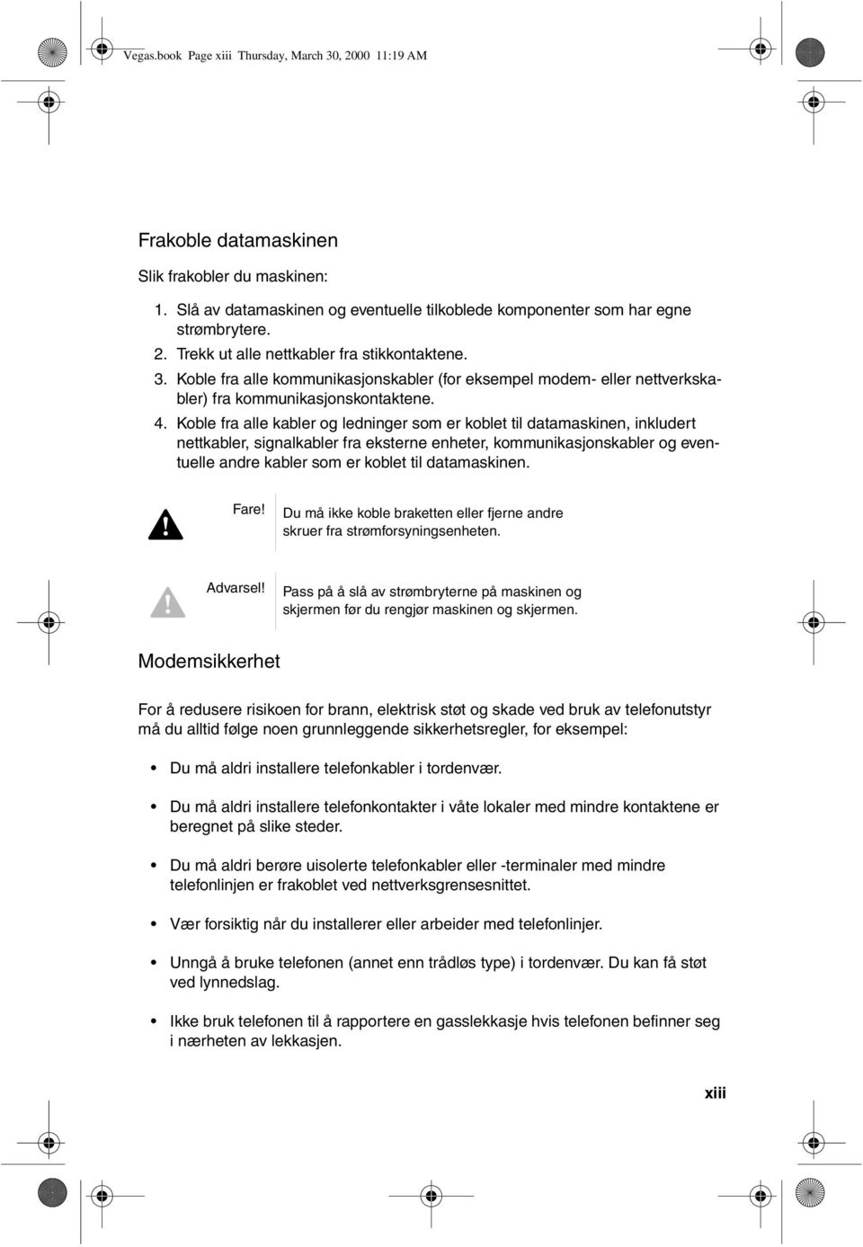 Koble fra alle kabler og ledninger som er koblet til datamaskinen, inkludert nettkabler, signalkabler fra eksterne enheter, kommunikasjonskabler og eventuelle andre kabler som er koblet til