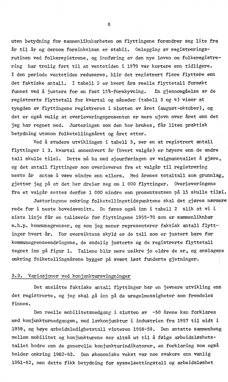 den periode ventetiden reduseres, blir det registrert flere flyttei,e enn det faktiske antall. I tabell 2 er hvert års reelle flyttetall forsøkt funnet ved å justere for en fast 15 96-forskyvning.