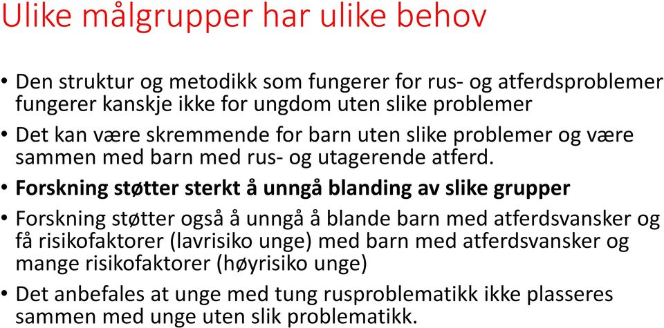 Forskning støtter sterkt å unngå blanding av slike grupper Forskning støtter også å unngå å blande barn med atferdsvansker og få risikofaktorer