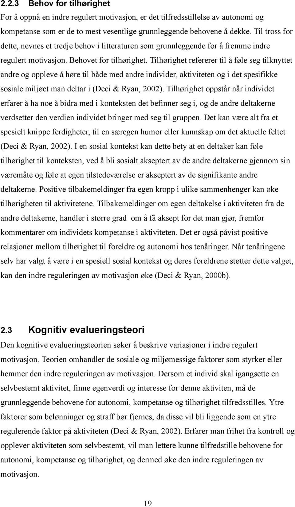 Tilhørighet refererer til å føle seg tilknyttet andre og oppleve å høre til både med andre individer, aktiviteten og i det spesifikke sosiale miljøet man deltar i (Deci & Ryan, 2002).