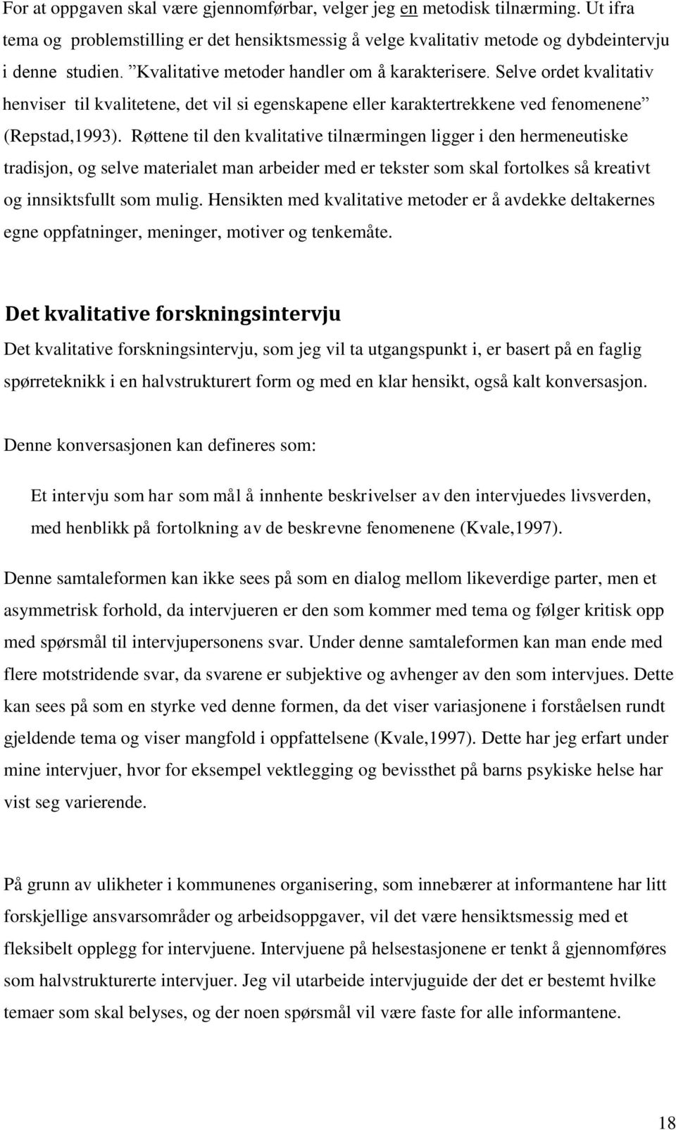 Røttene til den kvalitative tilnærmingen ligger i den hermeneutiske tradisjon, og selve materialet man arbeider med er tekster som skal fortolkes så kreativt og innsiktsfullt som mulig.