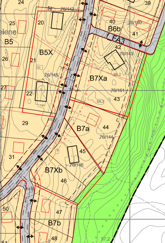 Område B7Xa/B7Xb/B7a/B7b: Tmte- g byggegrenser er justert i henhld til målebrev. Tmtene 42-43 g 45-46 er redusert mt vest iht målebrev. Tidligere regulerte byggemråder er endret til friluftsfrmål.