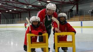 Ishockey Leder: Eirik Rake Helgesen 200 150 100 50 0 Antall Herrelag i 1.