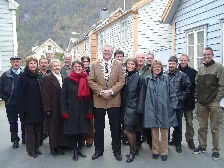 ledersamarbeid på tvers Utfordrende delegere og myndiggjøre gjennom å