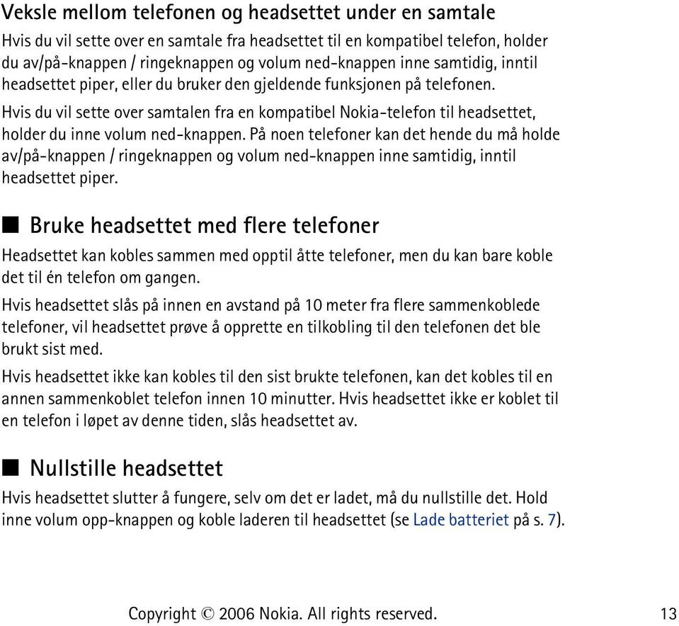 Hvis du vil sette over samtalen fra en kompatibel Nokia-telefon til headsettet, holder du inne volum ned-knappen.