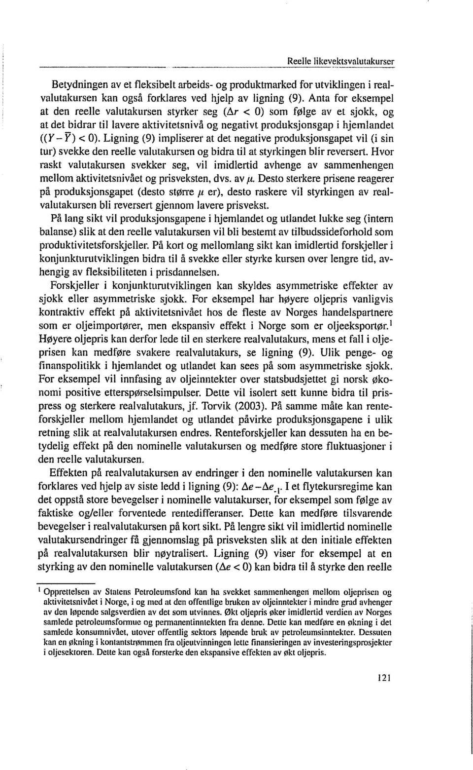 Ligning (9) impliserer at det negative produksjonsgapet vil sin(i tur) svekke den reelle valutakursen og bidra til at styrkingen blir reversert.