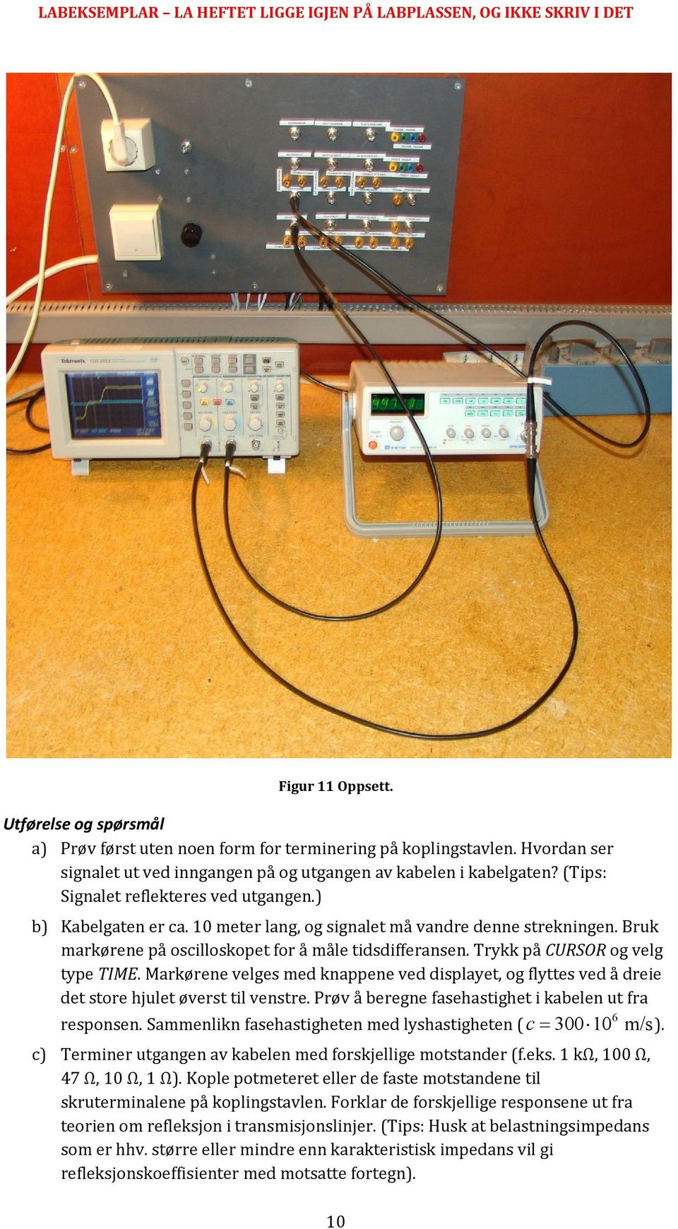 Trykk på CURSOR og velg type TIME. Markørene velges med knappene ved displayet, og flyttes ved å dreie det store hjulet øverst til venstre. Prøv å beregne fasehastighet i kabelen ut fra responsen.