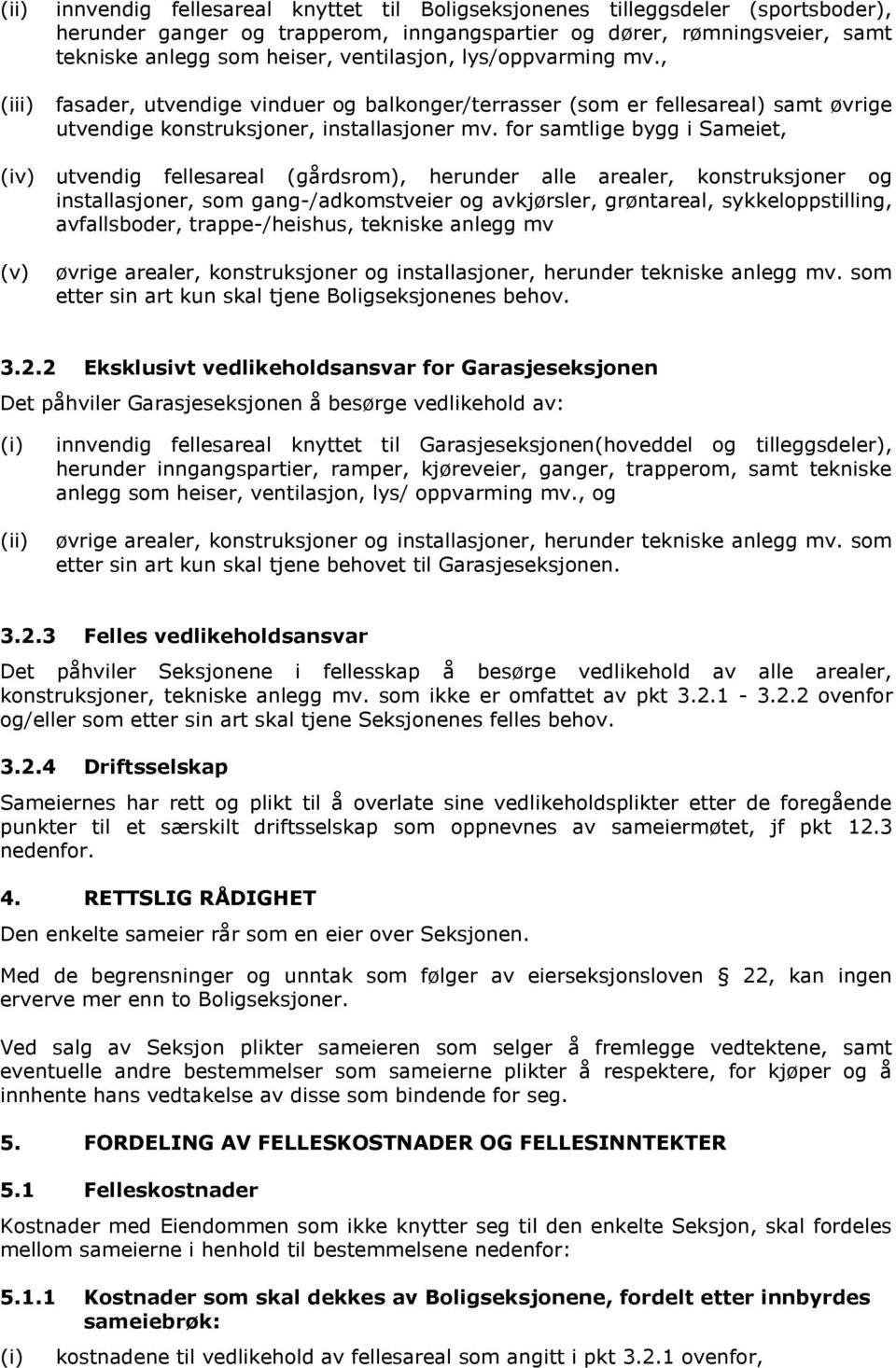 for samtlige bygg i Sameiet, (iv) utvendig fellesareal (gårdsrom), herunder alle arealer, konstruksjoner og installasjoner, som gang-/adkomstveier og avkjørsler, grøntareal, sykkeloppstilling,