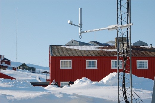 STRÅLEVERNRAPPORT 2016:13 1 Innleiing 1.1 Radnett Statens strålevern har ansvaret for eit landsdekkjande varslingsnettverk av 33 stasjonar som kontinuerleg måler radioaktivitet i omgivnadene.