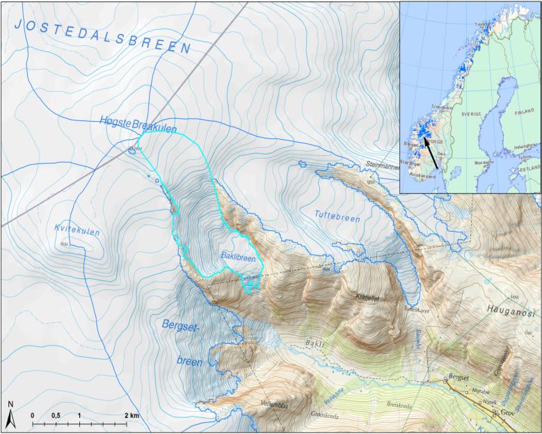 Three people (Dutch family: Gertruida Bakker (39), Bernard (42) and their son Frank (17) van der Kamp) were walking on the path at the bottom of the valley along the river, and were hit by the