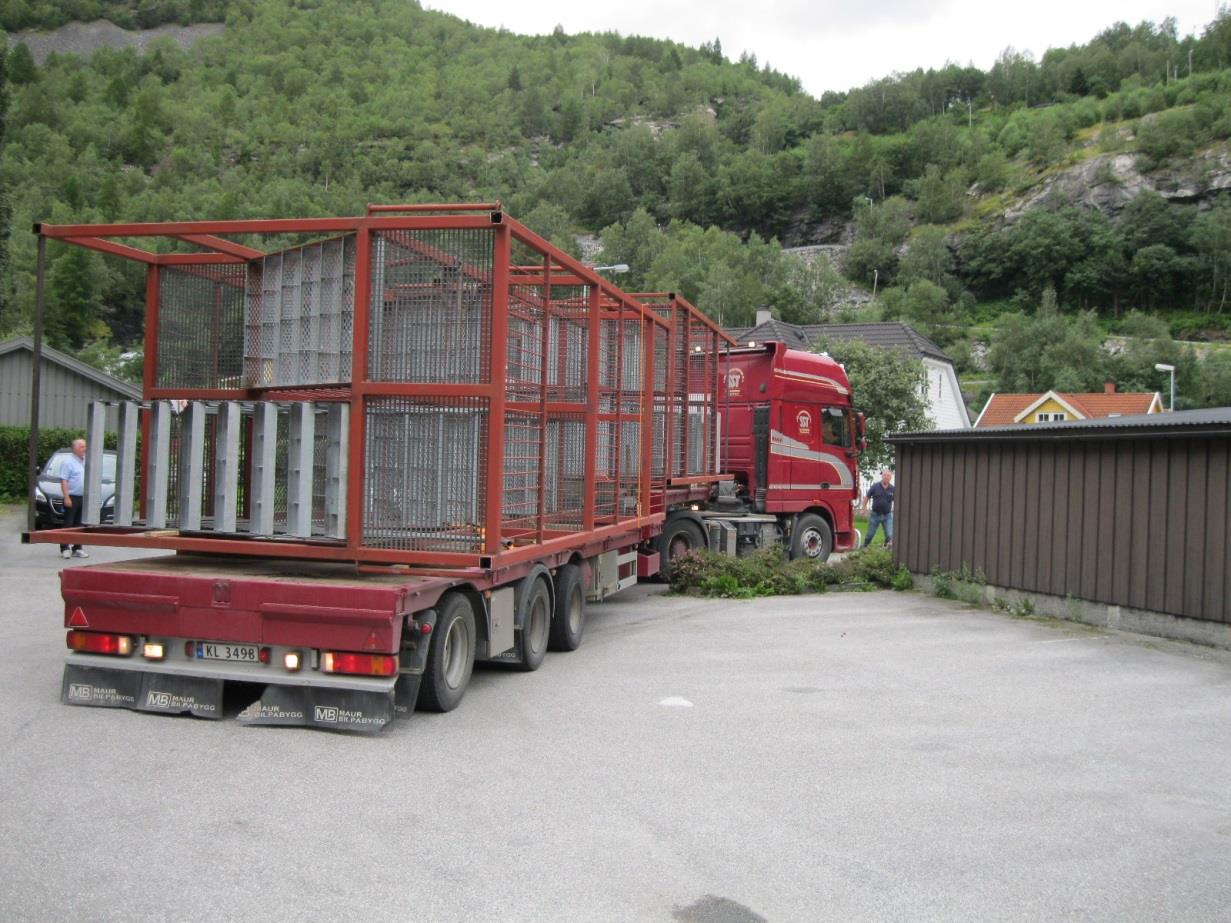 Trappetårn Trappetårn blir produsert i sin helhet på vårt verksted etter måltaking på stedet. Det er også lagt inn en justeringsgrad på svalganger inn til de forskjellige terrassene.