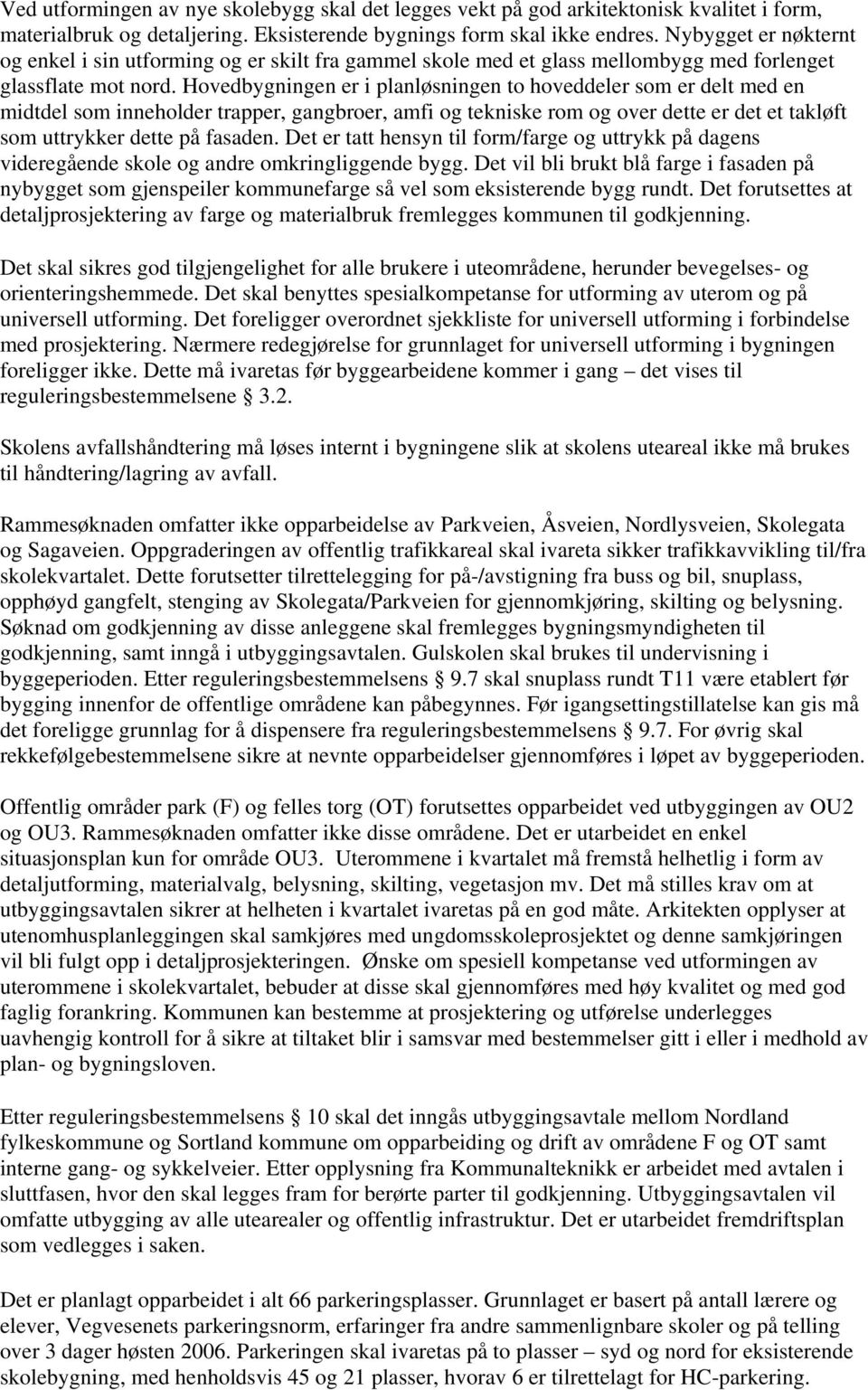 Hovedbygningen er i planløsningen to hoveddeler som er delt med en midtdel som inneholder trapper, gangbroer, amfi og tekniske rom og over dette er det et takløft som uttrykker dette på fasaden.