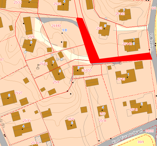 12. I Våkkroken skal det legges asfalt fra Våkveien og inn til port ved gnr. 25/183. Grunneier tar opp med Våler Vannverk om masser fra port og opp til gårdsplass. (figur 8) Figur 8 13.