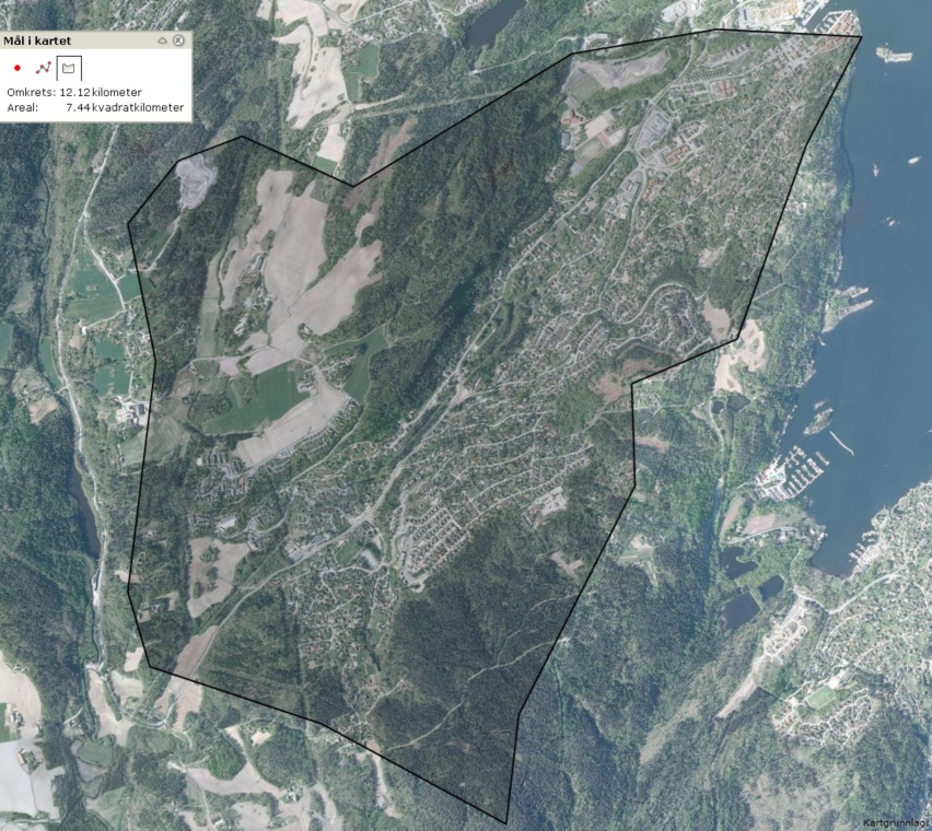 3.3 Bøbekken Bøbekken starter i Bø-området og renner gjennom Bødalen før den ender i sjøen ved Slemmestad sentrum. Bekken er demmet opp ca 600m fra sjøen(rordammen).