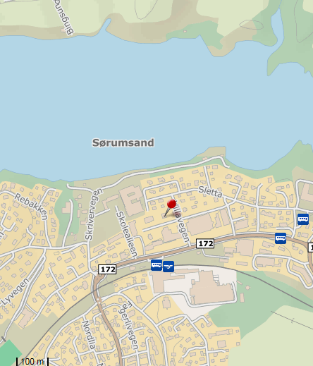 Beliggenhet: Eiendommens adresse er Kuskerudvegen 7, 1920 Sørumsand. Sørumsand er et tettsted og administrasjonssenteret i Sørum kommune og er beliggende ca. 50 km nordøst for Oslo.