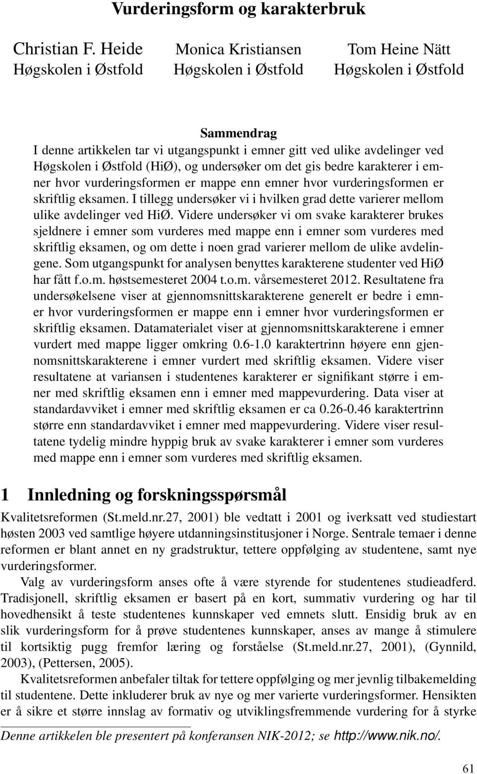 Østfold (HiØ), og undersøker om det gis bedre karakterer i emner hvor vurderingsformen er mappe enn emner hvor vurderingsformen er skriftlig eksamen.