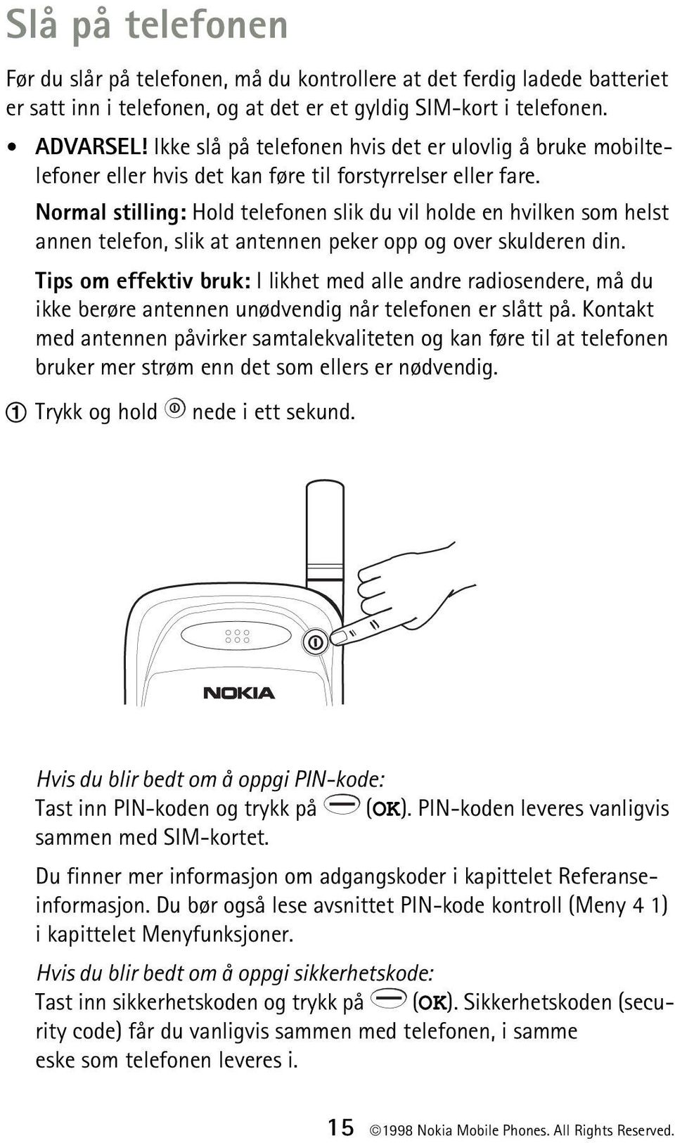 Normal stilling: Hold telefonen slik du vil holde en hvilken som helst annen telefon, slik at antennen peker opp og over skulderen din.