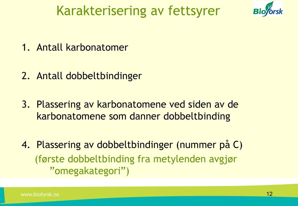 Plassering av karbonatomene ved siden av de karbonatomene som danner