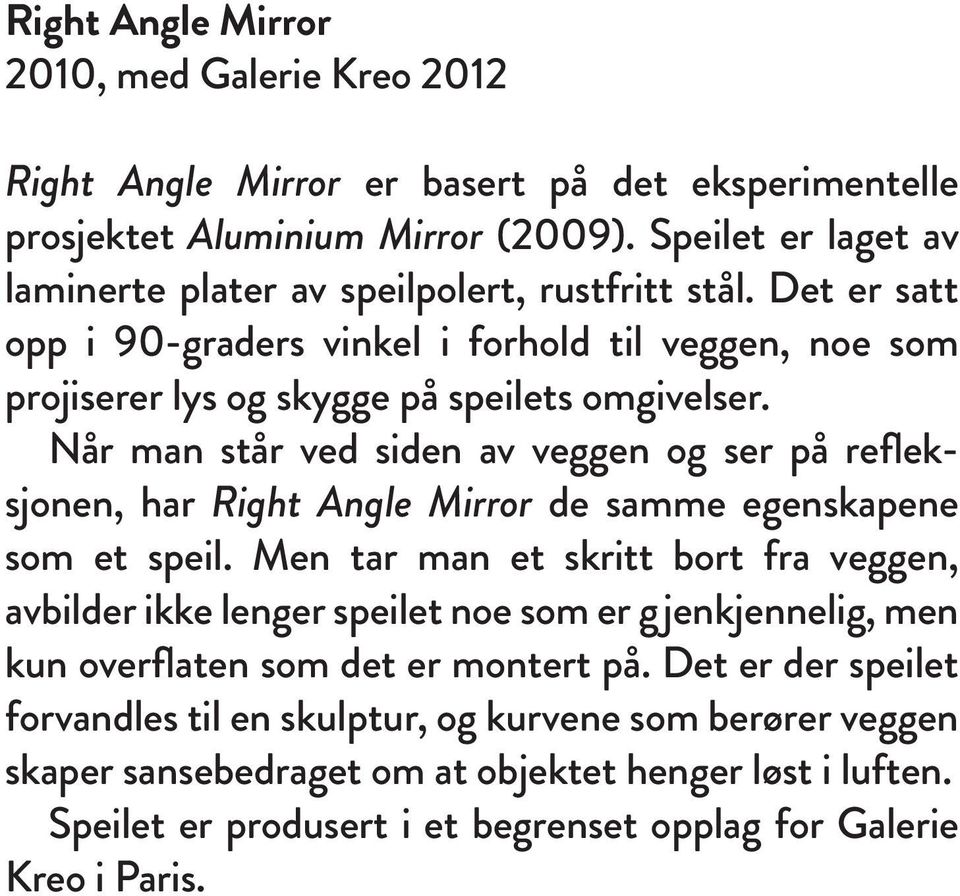 Når man står ved siden av veggen og ser på refleksjonen, har Right Angle Mirror de samme egenskapene som et speil.