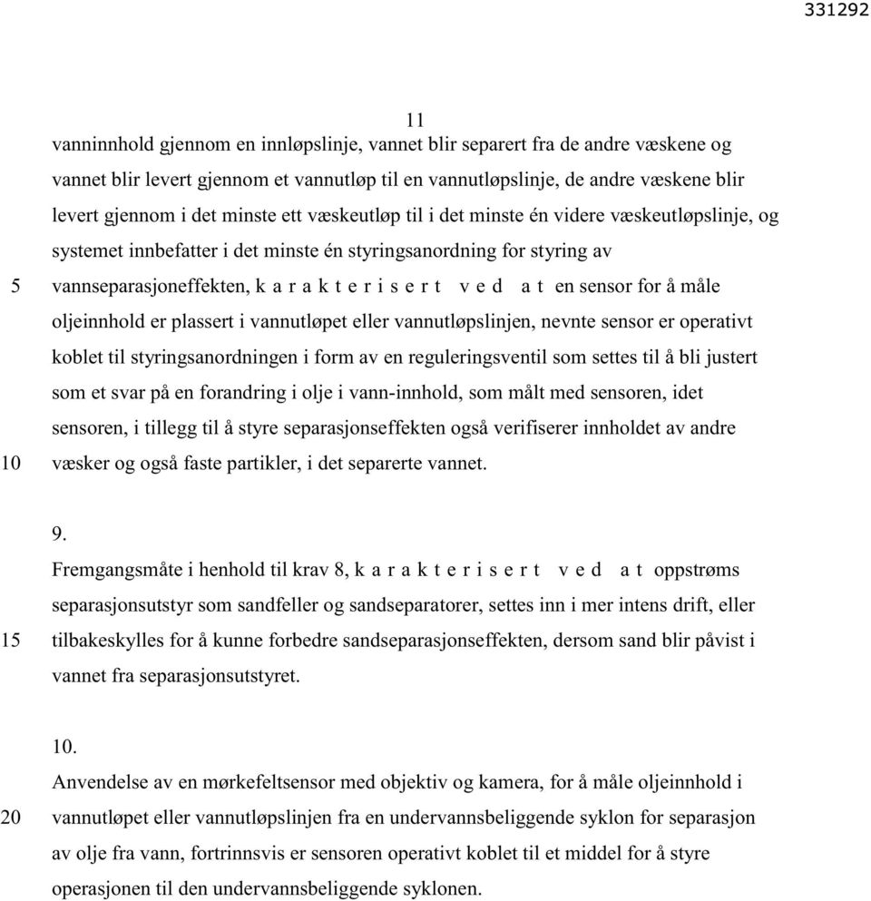 sensor for å måle oljeinnhold er plassert i vannutløpet eller vannutløpslinjen, nevnte sensor er operativt koblet til styringsanordningen i form av en reguleringsventil som settes til å bli justert