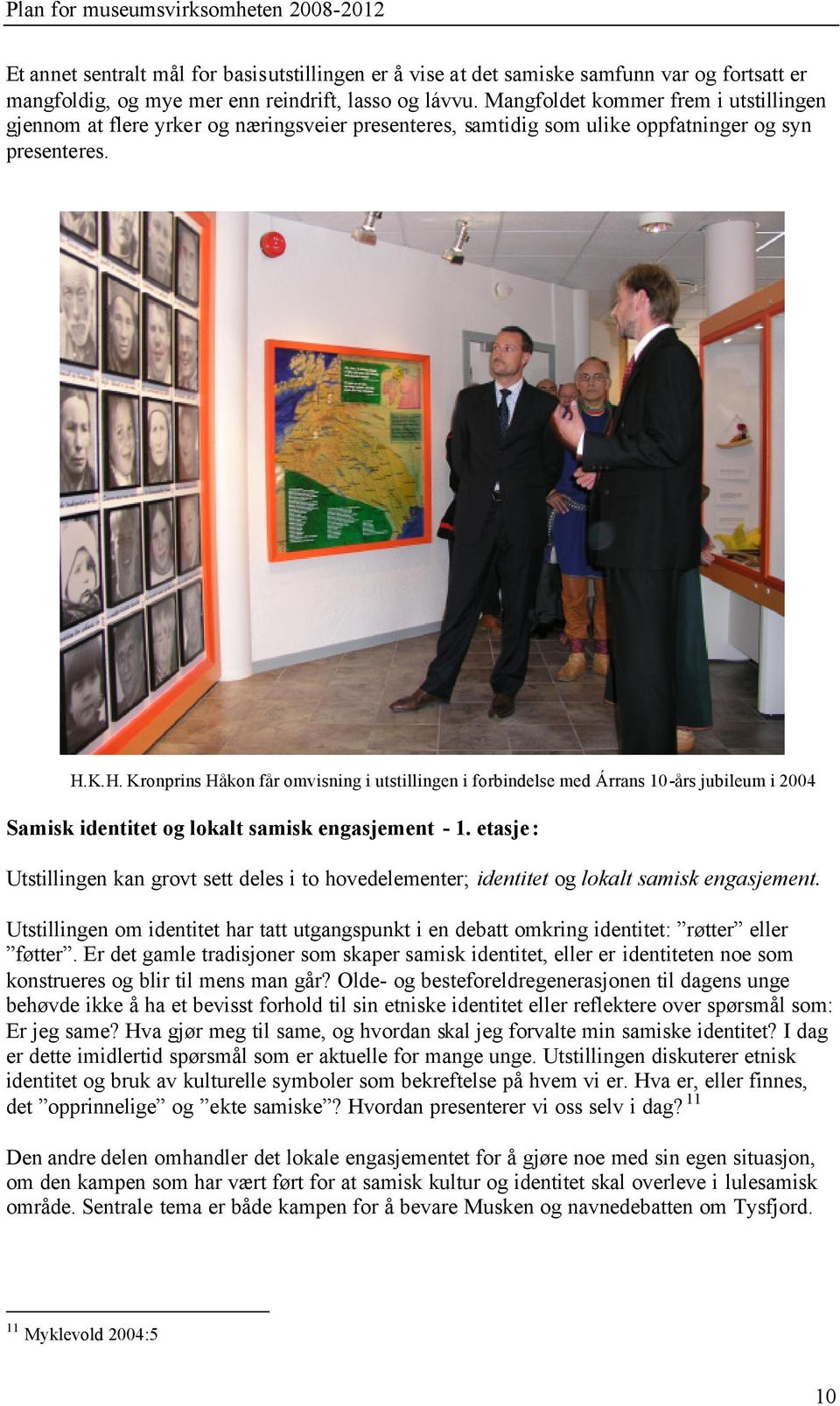 K.H. Kronprins Håkon får omvisning i utstillingen i forbindelse med Árrans 10-års jubileum i 2004 Samisk identitet og lokalt samisk engasjement - 1.